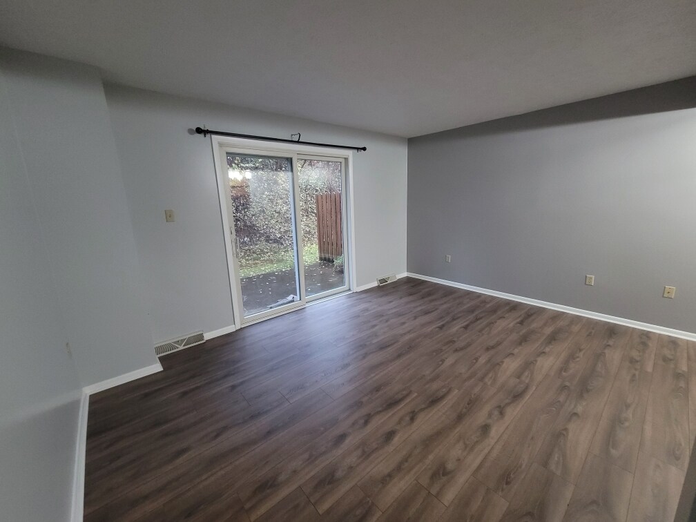 Building Photo - 503 Tyler Dr