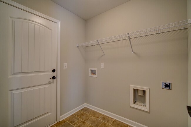 Building Photo - Lovely 3 BR, 2 BA Ranch Home, 2 Car Garage...