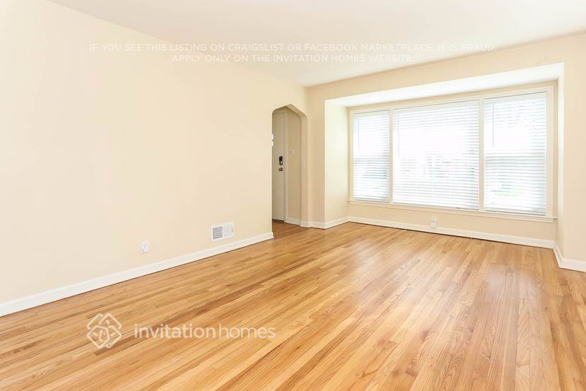 Building Photo - 9024 S Albany Ave