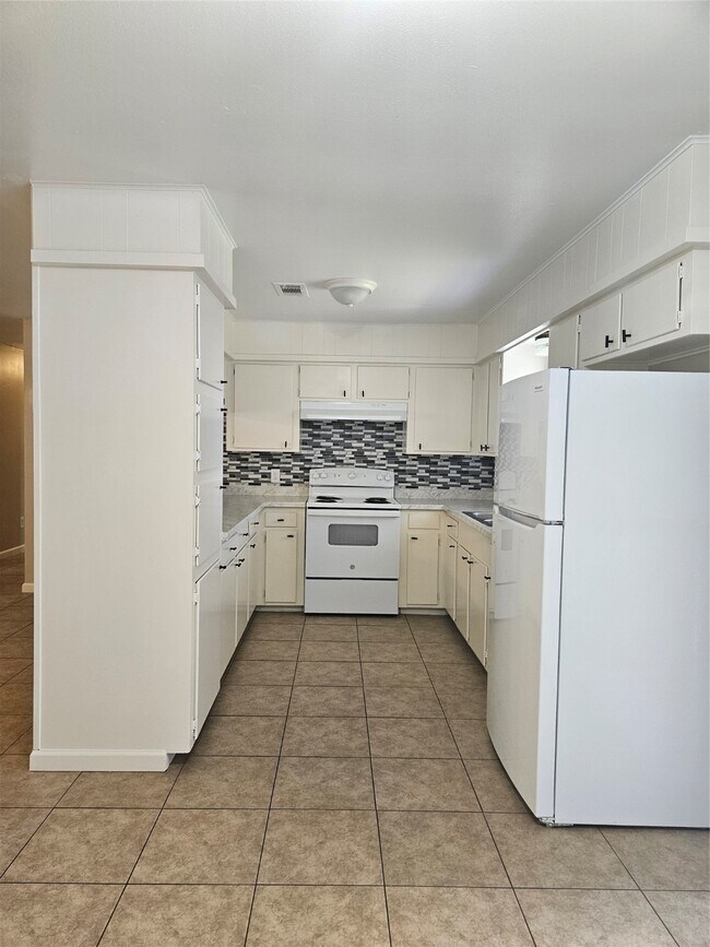 Building Photo - 207 Shadow Oaks Dr