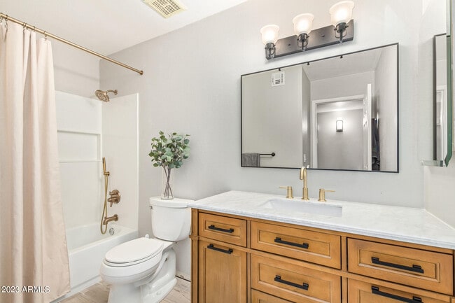 Building Photo - 5202 E Sheena Dr