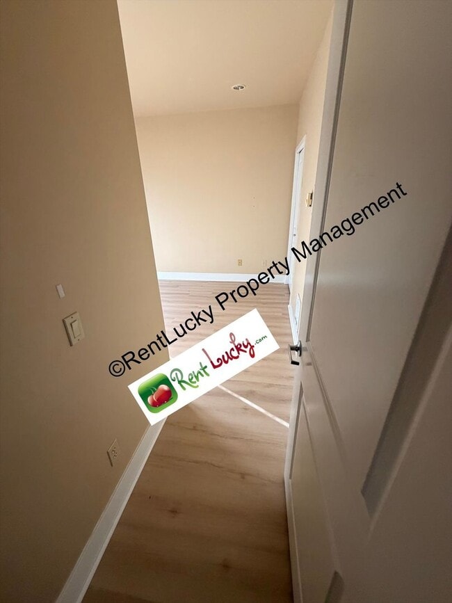 Building Photo - GREAT VIEWS! Lovely 2-Bedroom, 2 Bath Condo in Fantastic Fremont Area w/Garage Parking!!