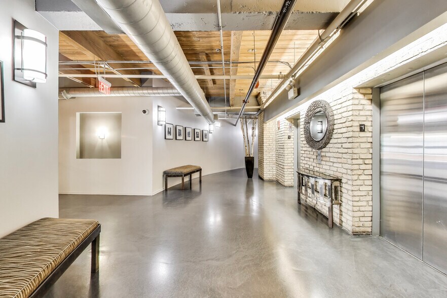 Building Photo - 375 W Erie St