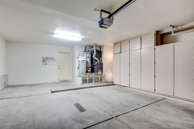 Building Photo - 9448 January Dr