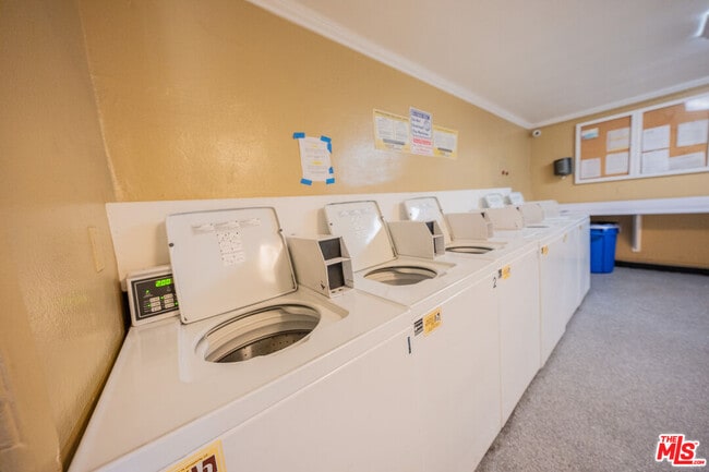 Building Photo - 15425 Sherman Way