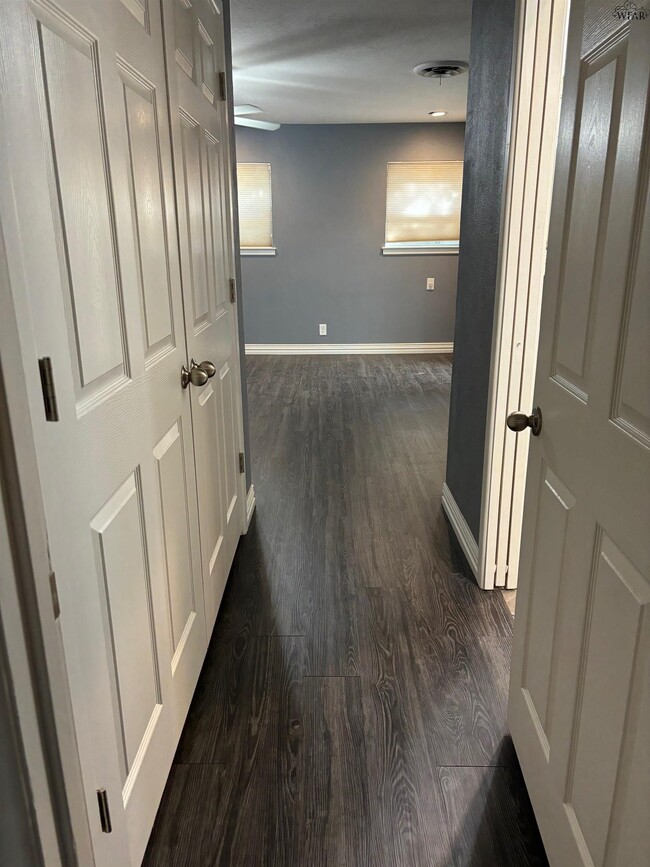 Building Photo - 2627 Bretton Rd