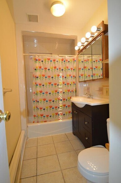 Building Photo - 1906 Beacon St