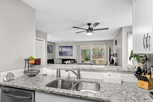 Building Photo - 4088 Fairway Lakes Dr