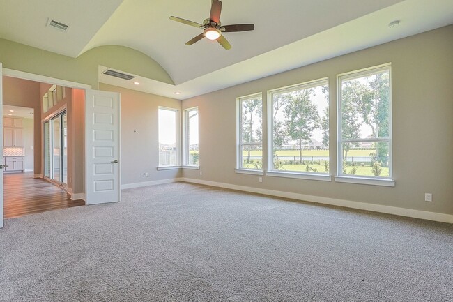 Building Photo - 10334 Fountain Shore Dr