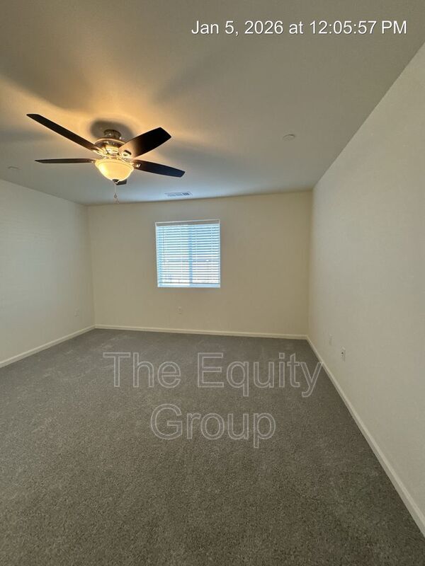 Building Photo - 7064 W Wren Ave