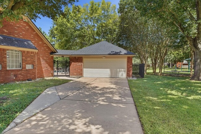 Building Photo - 3319 Vista Lake Dr