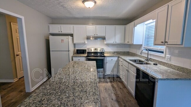 Building Photo - 1050 Mathews Ct