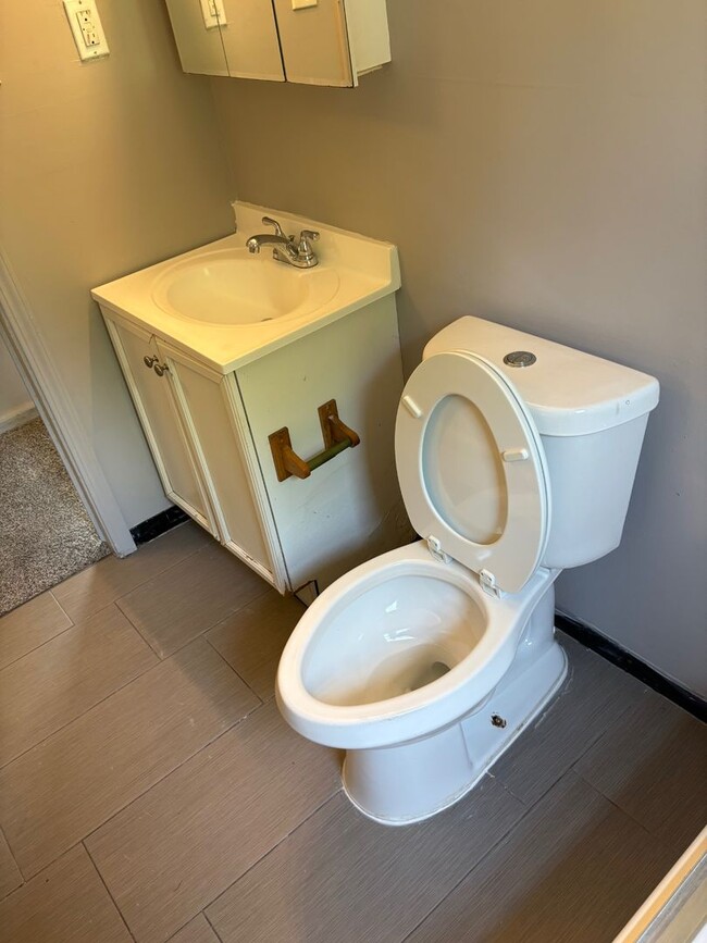 Building Photo - Cozy 2 Bedroom, 1 bath in Warren