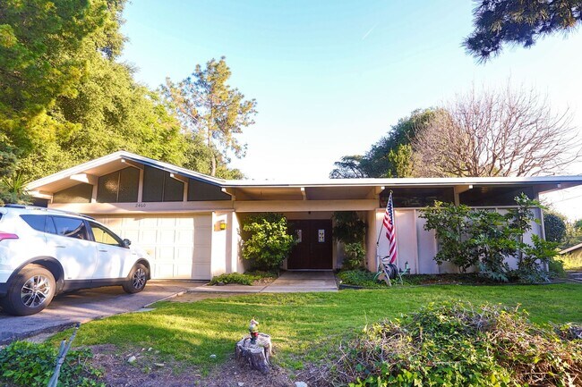 Building Photo - BEAUTIFUL 3 BEDROOM HOME WITH POOL IN THE HILLS OF LA CRESCENTA