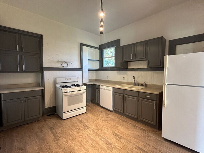 Building Photo - 1415 Pershing Ave