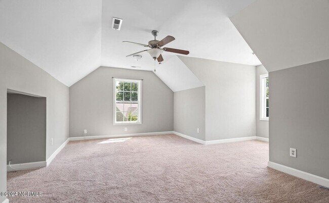 Building Photo - 303 Elk Ct