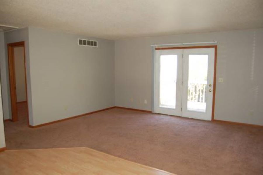Building Photo - 910 N Dodge St