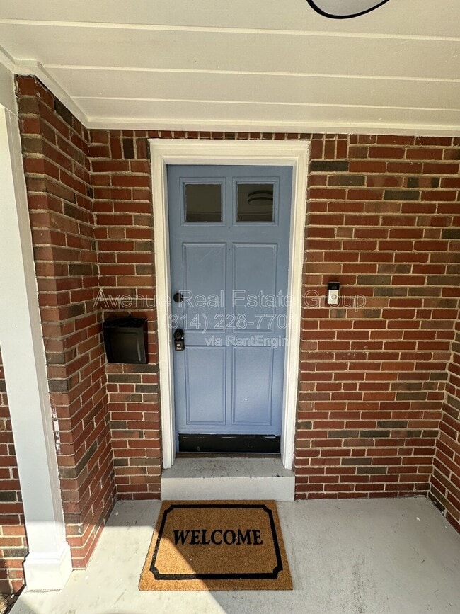 Building Photo - 425 Bismark Ave