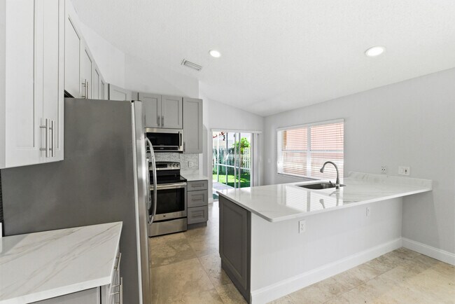 Building Photo - 10781 Cypress Lake Terrace