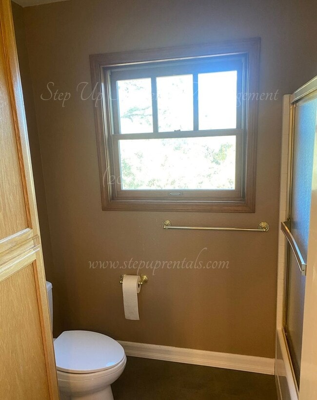 Building Photo - Elegant Mountain-View Home with Solar, Well Water & Septic – Utility Savings Included!