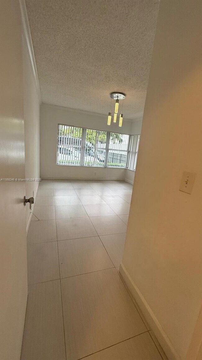 Building Photo - 9241 Collins Ave