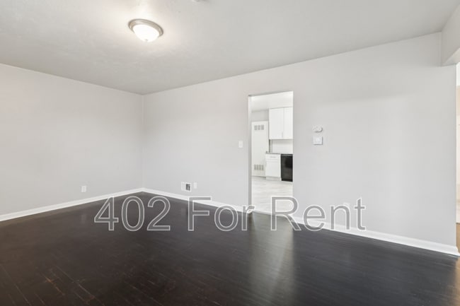 Building Photo - 3823 Saratoga St