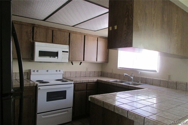 Building Photo - 1085 Chaparral Dr