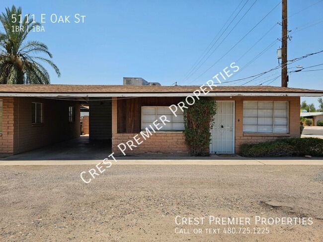 Building Photo - 5111 E Oak St