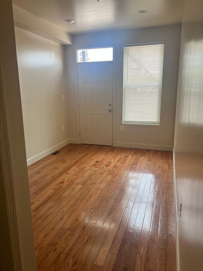 Building Photo - 1620 Constitution Ave NE