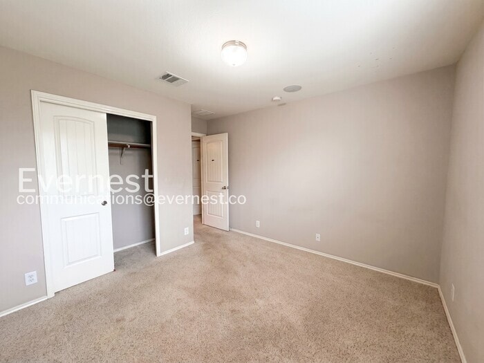 Building Photo - 1620 Willow Vista