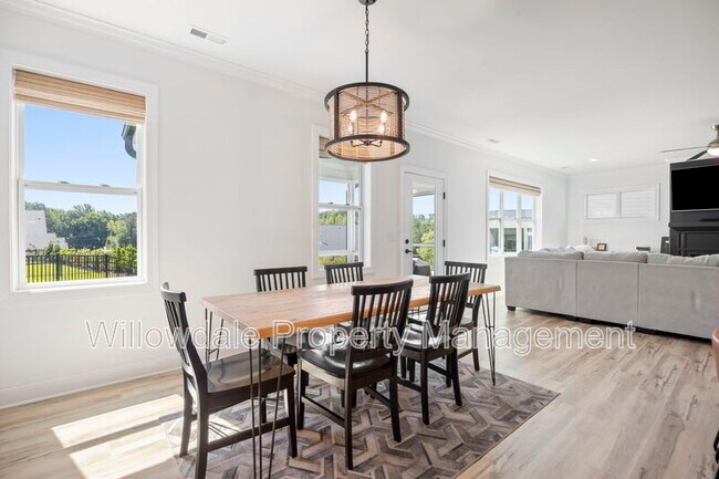 Building Photo - 2020 Moonraker Dr