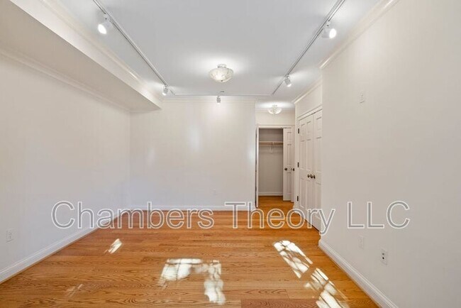 Building Photo - 4 Logan Cir NW