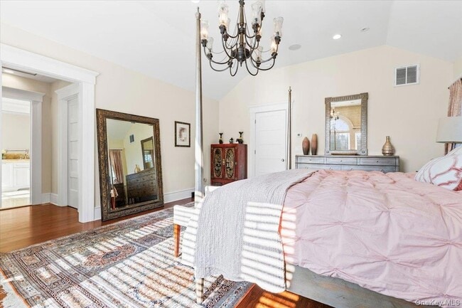 Building Photo - 47 Greenacres Ave