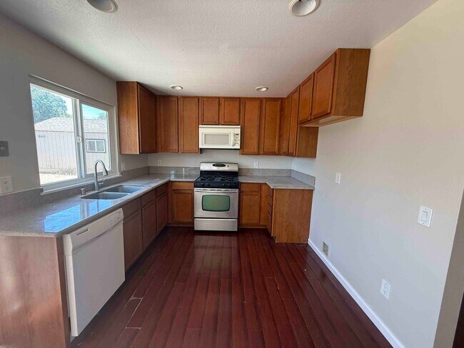 Building Photo - 1 Deertree Ct