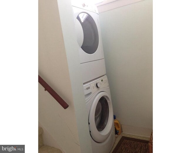 Building Photo - 7103 Ventnor Ave