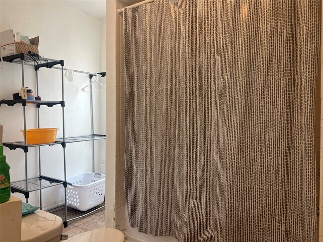 Building Photo - 128 Hawley St