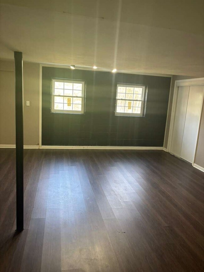 Building Photo - 2961 King Alfred Dr