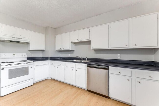 Building Photo - 2409-2411 Magnolia St