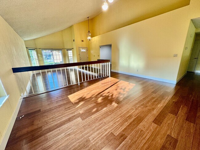 Building Photo - Spacious 4 Bed/2Ba Home in Richmond with Large Backyard!