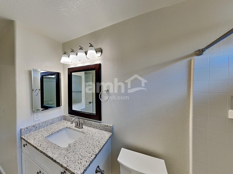 Building Photo - 21 West Calle Guija