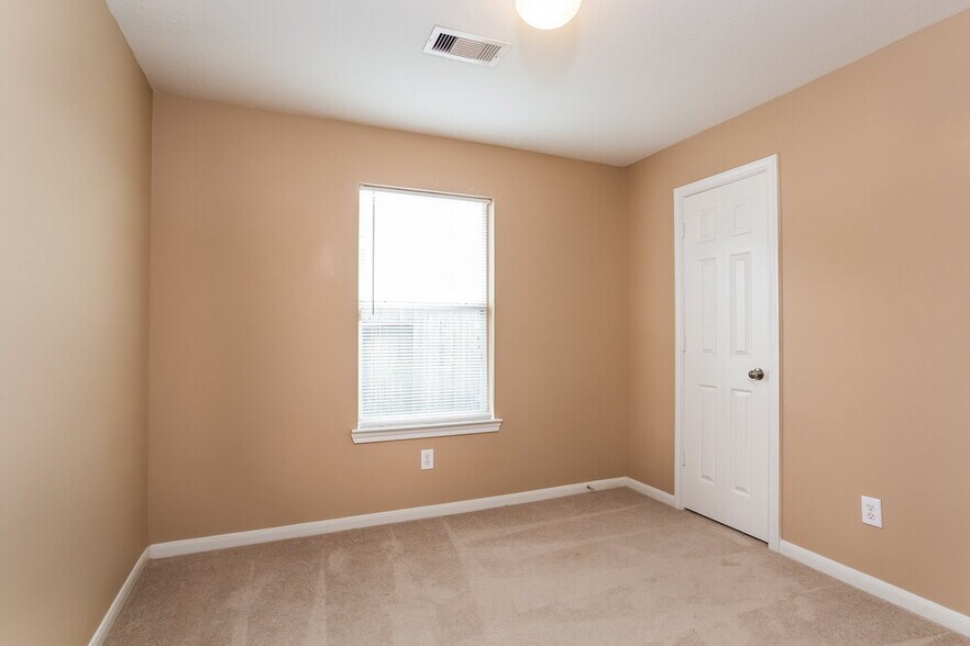 Building Photo - 10743 Jordan Heights Dr