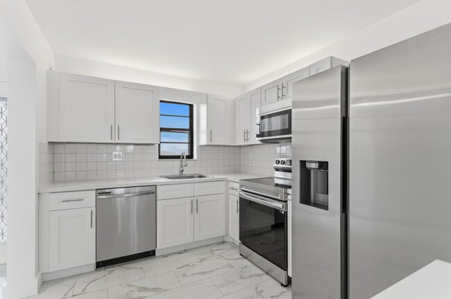 Building Photo - 9233 SW 8th St