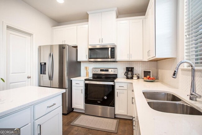 Building Photo - 2414 Fitts Dr