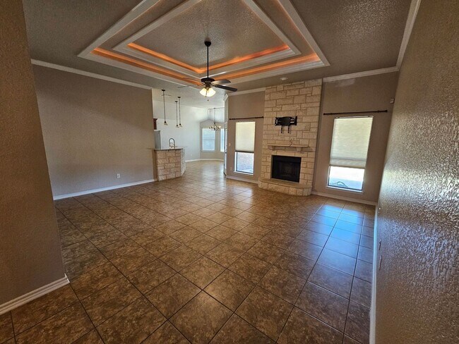 Building Photo - RENT REDUCTION & AVAILABLE FOR MOVE-IN NOW!