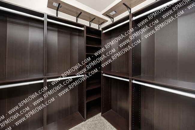 Building Photo - 2578 SE Morningdew Dr