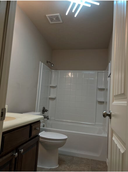Building Photo - 18400 Agua Dr