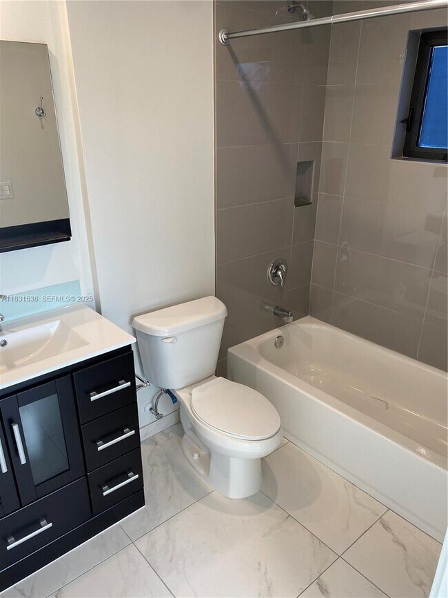 Building Photo - 836 SW 2nd St