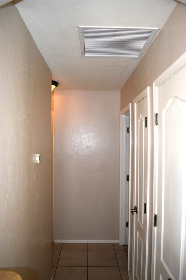 Building Photo - 2112 Calle Sabo