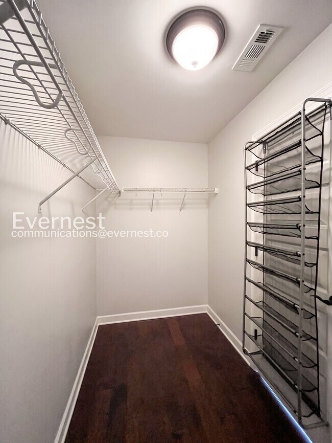 Building Photo - 1828 Wild Oaks Ct