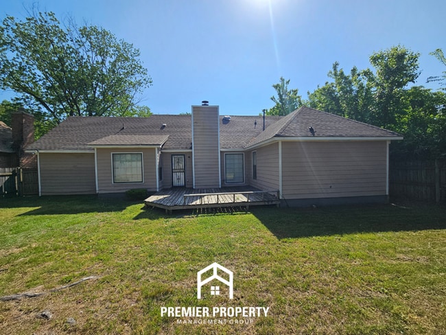 Building Photo - Modern 3BR/2BA with Soaring Vaulted Ceilings | Fireplace, Garage & Deck